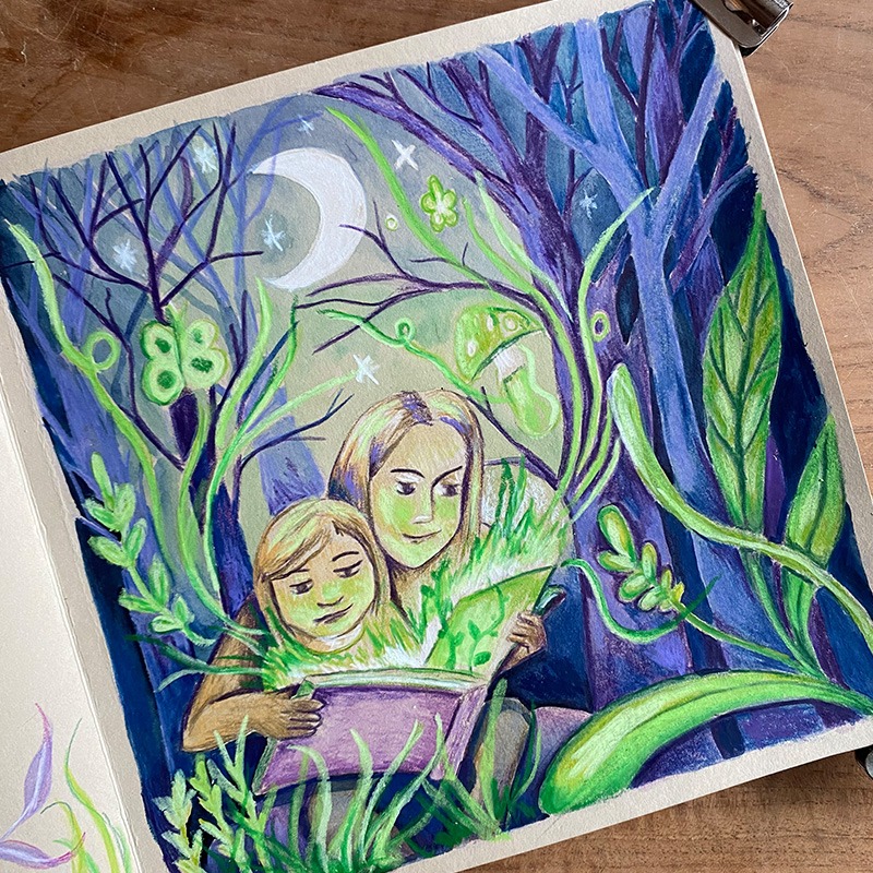 Page de carnet beige illustrant une maman avec sa fille sur les genoux, en train de lire un livre 'magique'. La scène est située dans une forêt mystérieuse, aux teintes mauves et oniriques