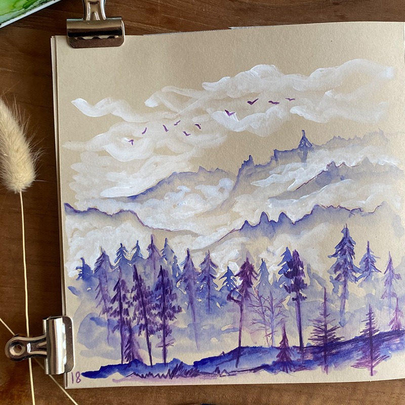 Page de carnet beige représentant un paysage minimaliste dans un camaïeu de mauve, avec des arbres, des montagnes et une suggestion de brume. Une composition calme et onirique