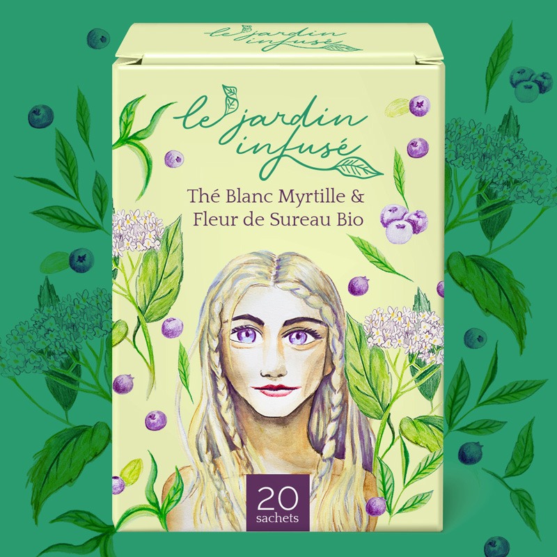 Packaging illustré de thé Myrtille-Sureau, avec un portrait de femme réalisé en mix média (aquarelle, crayon, pastel à la cire). Le portrait, entouré des éléments de la recette – myrtilles, fleurs de sureau, et des feuilles de thé – incarne la douceur et la lumière de l'infusion. L'illustration évoque un moment paisible et apaisant, avec des couleurs douces et harmonieuses qui apportent une sensation de sérénité