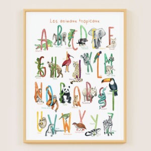 abécédaire illustré sur les animaux tropicaux, imprimée et encadrée dans un cadre bois clair.